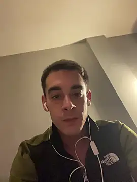 Snapshot of 18k_boss chatting on 11/13/25, 09:03 18k boss online show from 11/13/25, 09:03