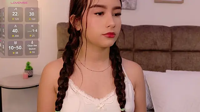 Snapshot of Sophie_Honey18 chatting on 11/29/25, 01:47 Sophie Honey18 online show from 11/29/25, 01:47