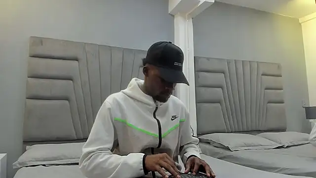 Snapshot of Ethan__OPry chatting on 12/18/25, 04:18 Ethan OPry online show from 12/18/25, 04:18