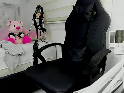 goddess of bitches online show from 02/03/26, 04:54