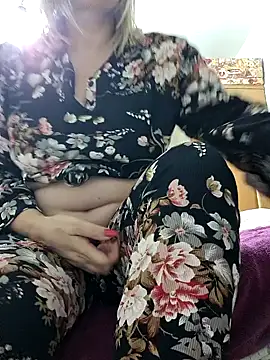 Tania9  online show from 11/17/25, 02:23