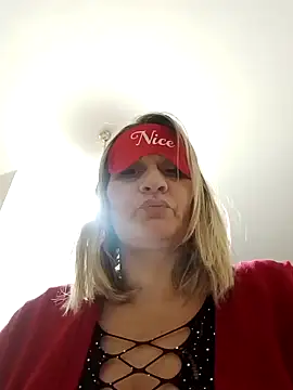 Tania9  online show from 11/26/25, 09:05