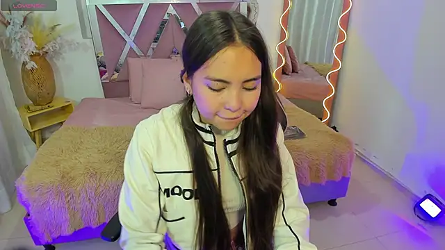 ISABELA TAY online show from 11/26/25, 11:44