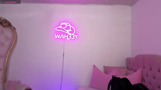 ISABELA TAY online show from 07/17/26, 11:39
