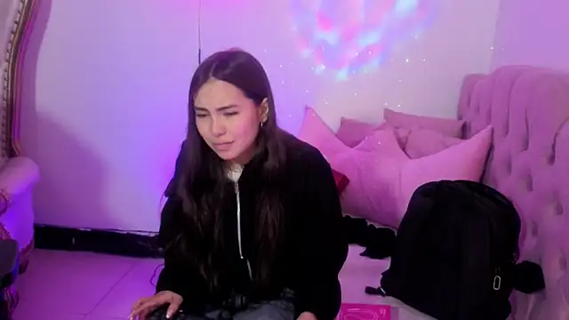 ISABELA TAY online show from 07/18/26, 11:47