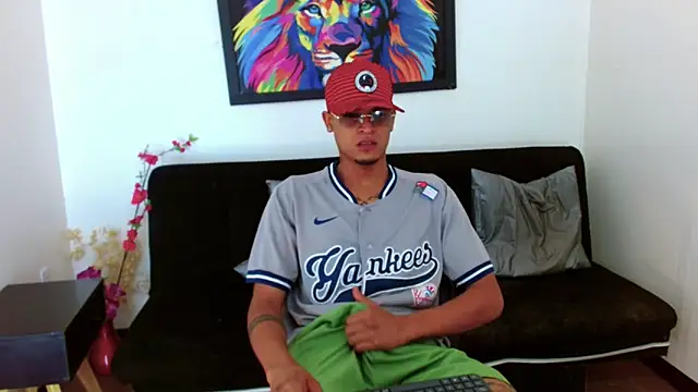 Snapshot of Isaacas_ chatting on 11/15/25, 11:29 Isaacas online show from 11/15/25, 11:29