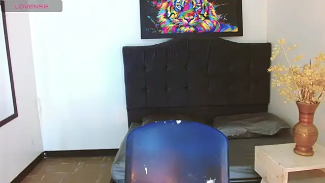 Snapshot of Isaacas_ chatting on 11/19/25, 11:32 Isaacas online show from 11/19/25, 11:32