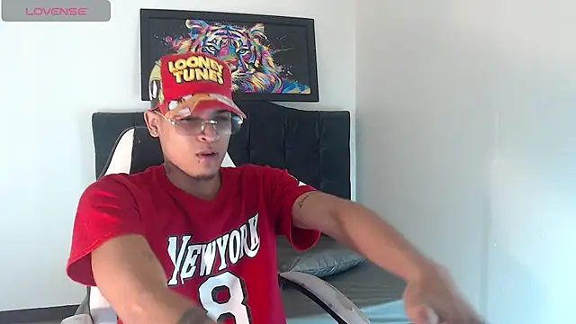 Snapshot of Isaacas_ chatting on 11/30/25, 11:25 Isaacas online show from 11/30/25, 11:25