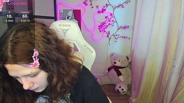 Snapshot of Anora_Miller chatting on 11/23/25, 08:03 Anora Miller online show from 11/23/25, 08:03