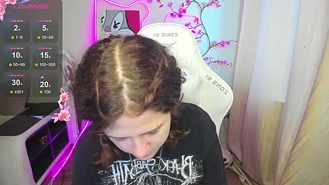 Snapshot of Anora_Miller chatting on 11/27/25, 08:27 Anora Miller online show from 11/27/25, 08:27