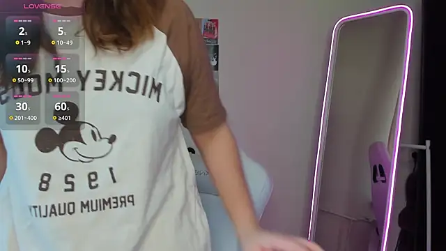 Snapshot of Anora_Miller chatting on 12/05/25, 08:12 Anora Miller online show from 12/05/25, 08:12