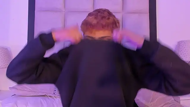 Snapshot of JacobRusso chatting on 12/21/25, 08:05 JacobRusso online show from 12/21/25, 08:05