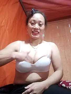 Snapshot of t-t-babe chatting on 11/23/25, 01:27 t-t-babe online show from 11/23/25, 01:27