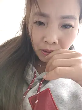 Snapshot of Site-loe chatting on 11/19/25, 12:27 Site-loe online show from 11/19/25, 12:27