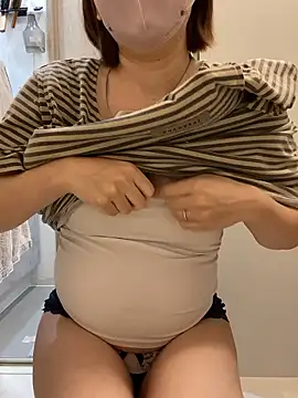 Snapshot of yun_cute chatting on 11/15/25, 01:07 yun cute online show from 11/15/25, 01:07