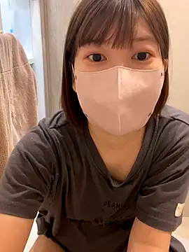 Snapshot of yun_cute chatting on 11/21/25, 01:43 yun cute online show from 11/21/25, 01:43