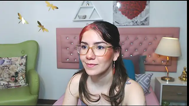 AriLumi online show from 11/20/25, 07:46