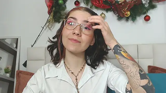 AriLumi online show from 11/27/25, 07:49