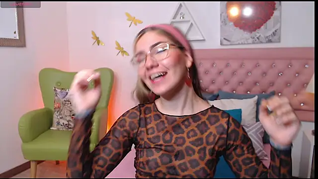 AriLumi online show from 01/10/26, 07:59