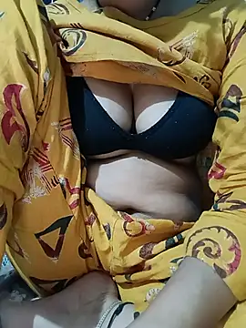 Snapshot of beutiful_hot chatting on 07/10/26, 02:49 beutiful hot online show from 07/10/26, 02:49