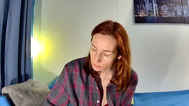Snapshot of Leila_cam18 chatting on 05/25/26, 09:43 Leila cam18 online show from 05/25/26, 09:43