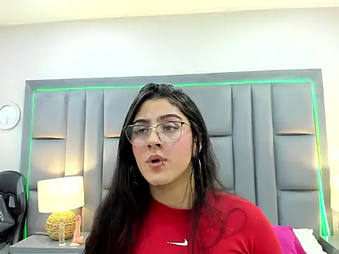 LuisaFranco online show from 11/30/25, 04:16