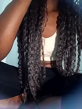 Snapshot of mirna96 chatting on 11/30/25, 06:56 mirna96 online show from 11/30/25, 06:56