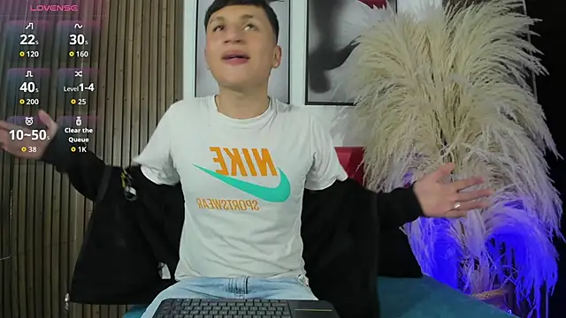 Snapshot of Sweet_Smiith chatting on 11/19/25, 07:25 Sweet Smiith online show from 11/19/25, 07:25