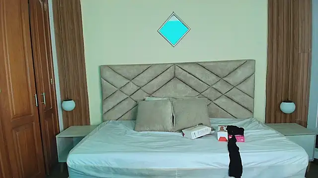 Laracooper  online show from 03/28/26, 07:13