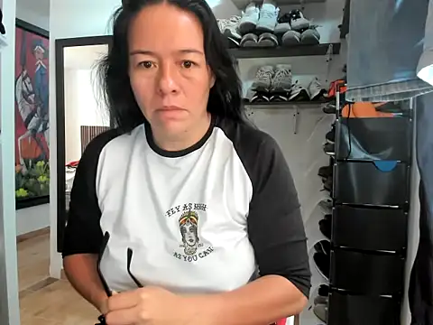 caroline 47 online show from 04/18/26, 04:00