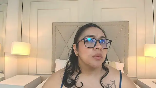 ViickyLee online show from 05/09/26, 02:22