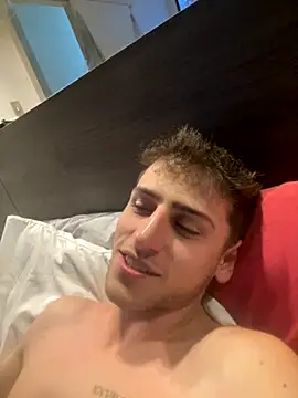 Snapshot of z4nett1 chatting on 12/05/25, 12:41 z4nett1 online show from 12/05/25, 12:41