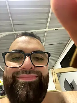 Snapshot of julianlondo111 chatting on 11/29/25, 03:53 julianlondo111 online show from 11/29/25, 03:53