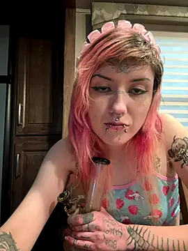 Snapshot of needlefaceUwU chatting on 11/13/25, 11:25 needlefaceUwU online show from 11/13/25, 11:25