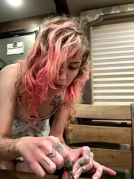 Snapshot of needlefaceUwU chatting on 11/15/25, 12:41 needlefaceUwU online show from 11/15/25, 12:41