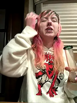 Snapshot of needlefaceUwU chatting on 11/21/25, 08:24 needlefaceUwU online show from 11/21/25, 08:24