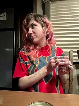 Snapshot of needlefaceUwU chatting on 11/22/25, 08:35 needlefaceUwU online show from 11/22/25, 08:35