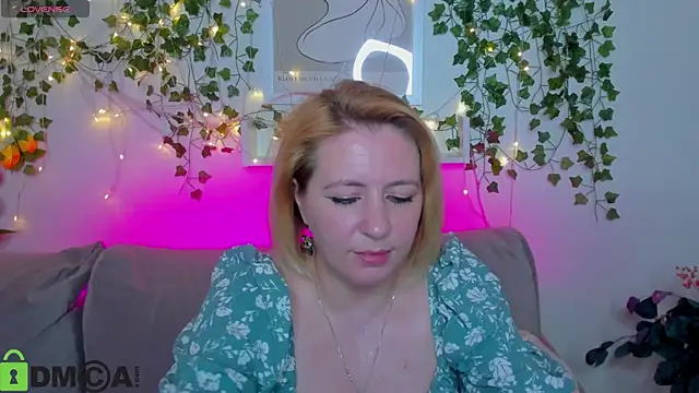 miss lisaaa online show from 11/15/25, 02:53