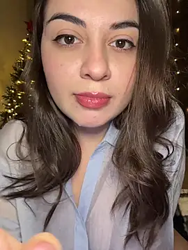 Lovynna online show from 12/18/25, 08:15