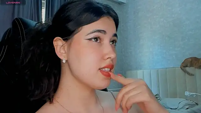 Snapshot of Diara_1an chatting on 05/13/26, 04:54 Diara 1an online show from 05/13/26, 04:54