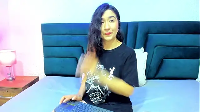 VictoriaRouge  online show from 05/17/26, 08:38