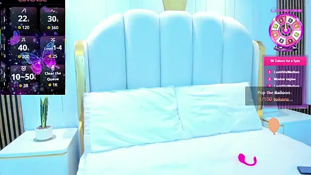 Snapshot of roxyflame_ chatting on 04/21/26, 11:27 roxyflame online show from 04/21/26, 11:27