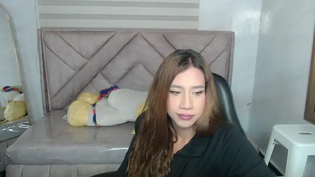 Snapshot of Evy_Luxx_v chatting on 11/20/25, 04:12 Evy Luxx v online show from 11/20/25, 04:12