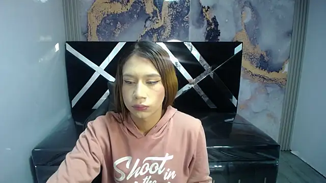 Snapshot of Evy_Luxx_v chatting on 12/13/25, 08:14 Evy Luxx v online show from 12/13/25, 08:14