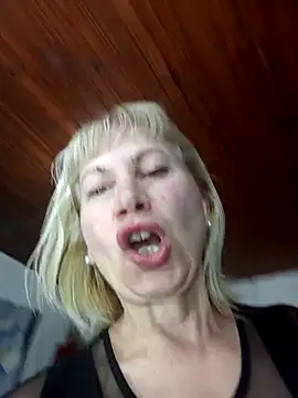 Snapshot of SexyMilf1211 chatting on 11/17/25, 01:00 SexyMilf1211 online show from 11/17/25, 01:00