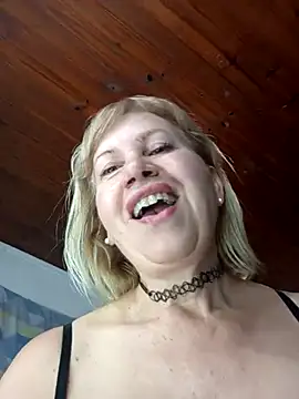 Snapshot of SexyMilf1211 chatting on 11/29/25, 04:32 SexyMilf1211 online show from 11/29/25, 04:32