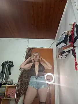 Snapshot of SexyMilf1211 chatting on 12/01/25, 05:18 SexyMilf1211 online show from 12/01/25, 05:18