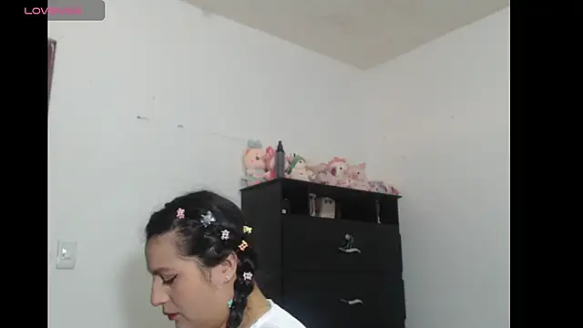 Snapshot of Salma_G1 chatting on 04/18/26, 02:54 Salma G1 online show from 04/18/26, 02:54