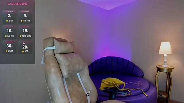 Midnight Bluee online show from 12/05/25, 07:32