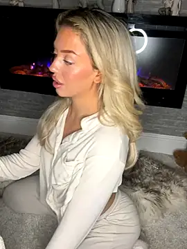 Snapshot of peachcindyy chatting on 11/16/25, 08:14 peachcindyy online show from 11/16/25, 08:14